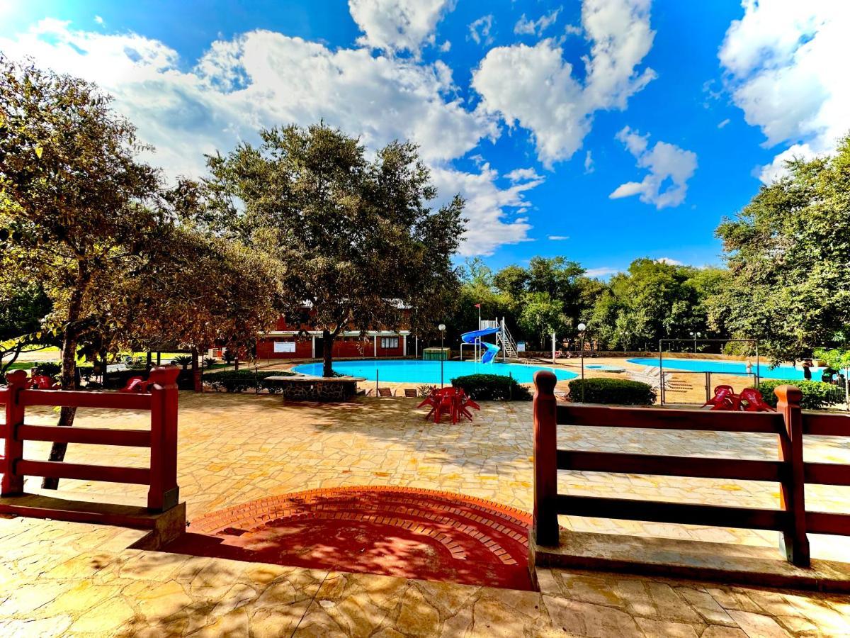 Parque Hotel Manantial Hohenau Esterno foto