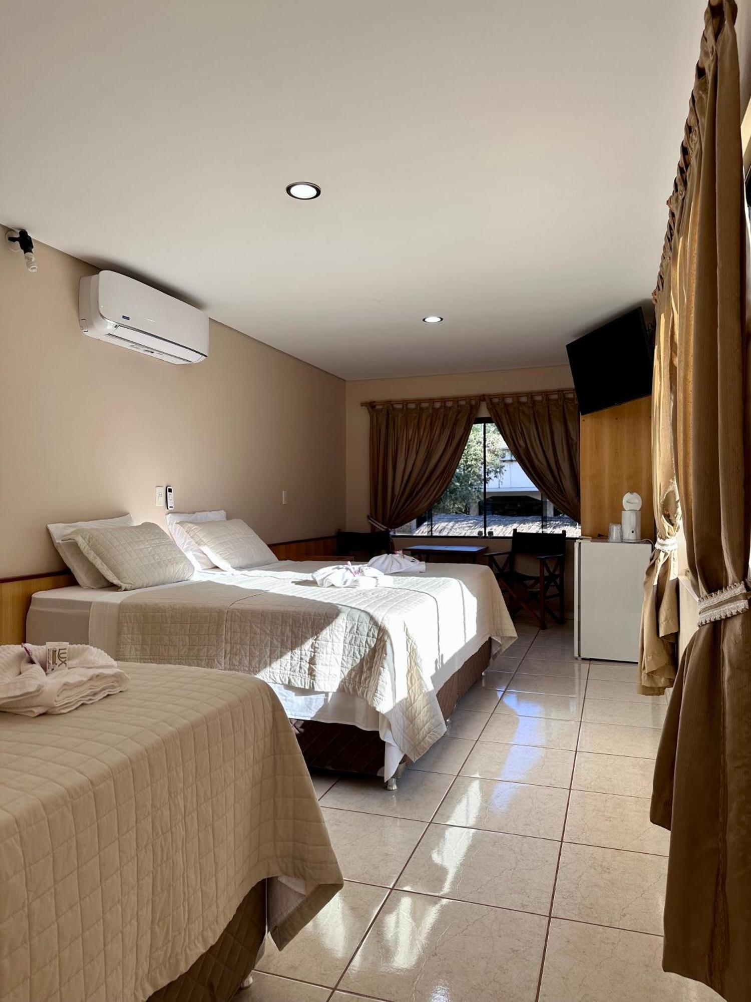 Parque Hotel Manantial Hohenau Esterno foto