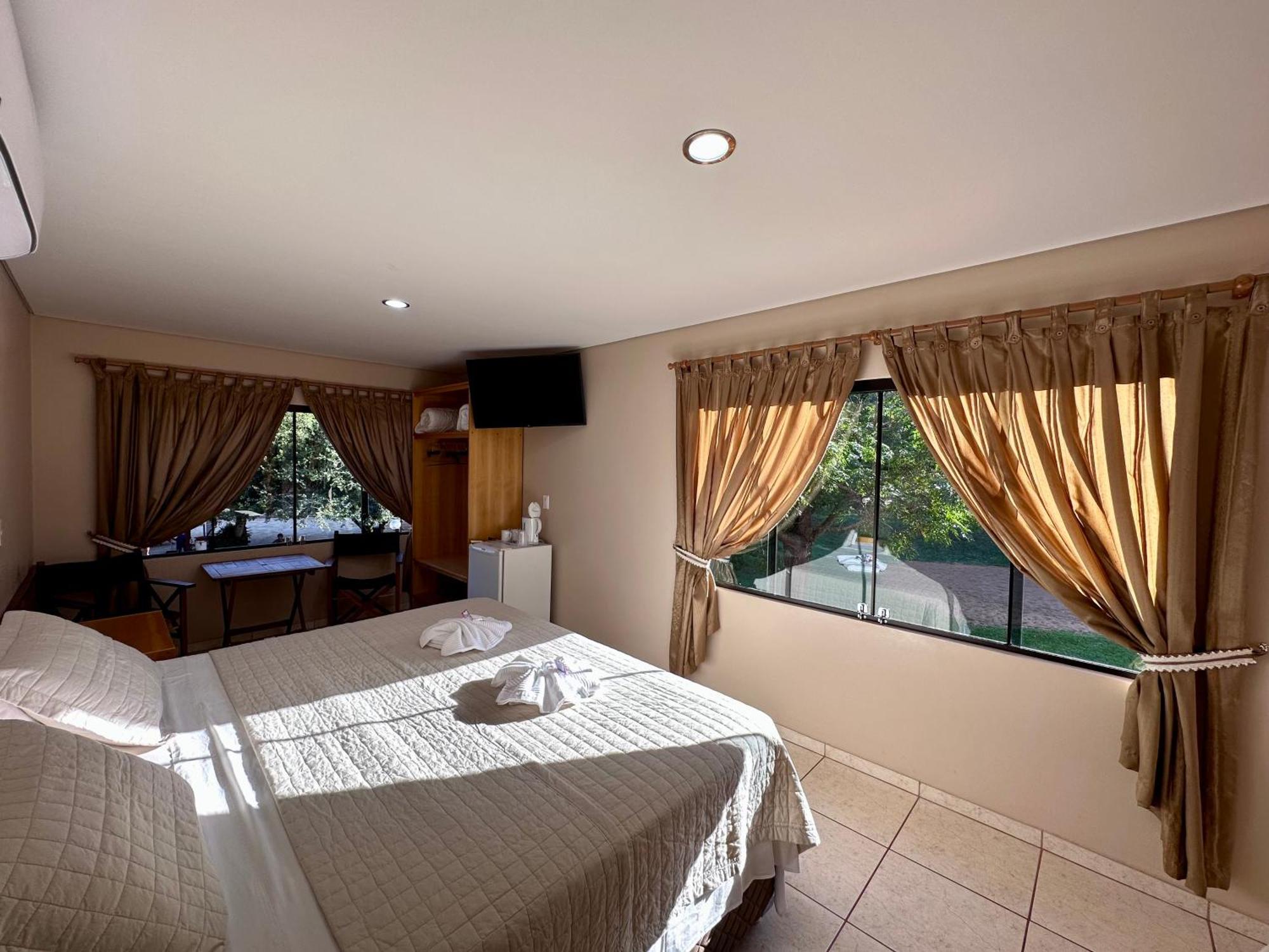 Parque Hotel Manantial Hohenau Esterno foto
