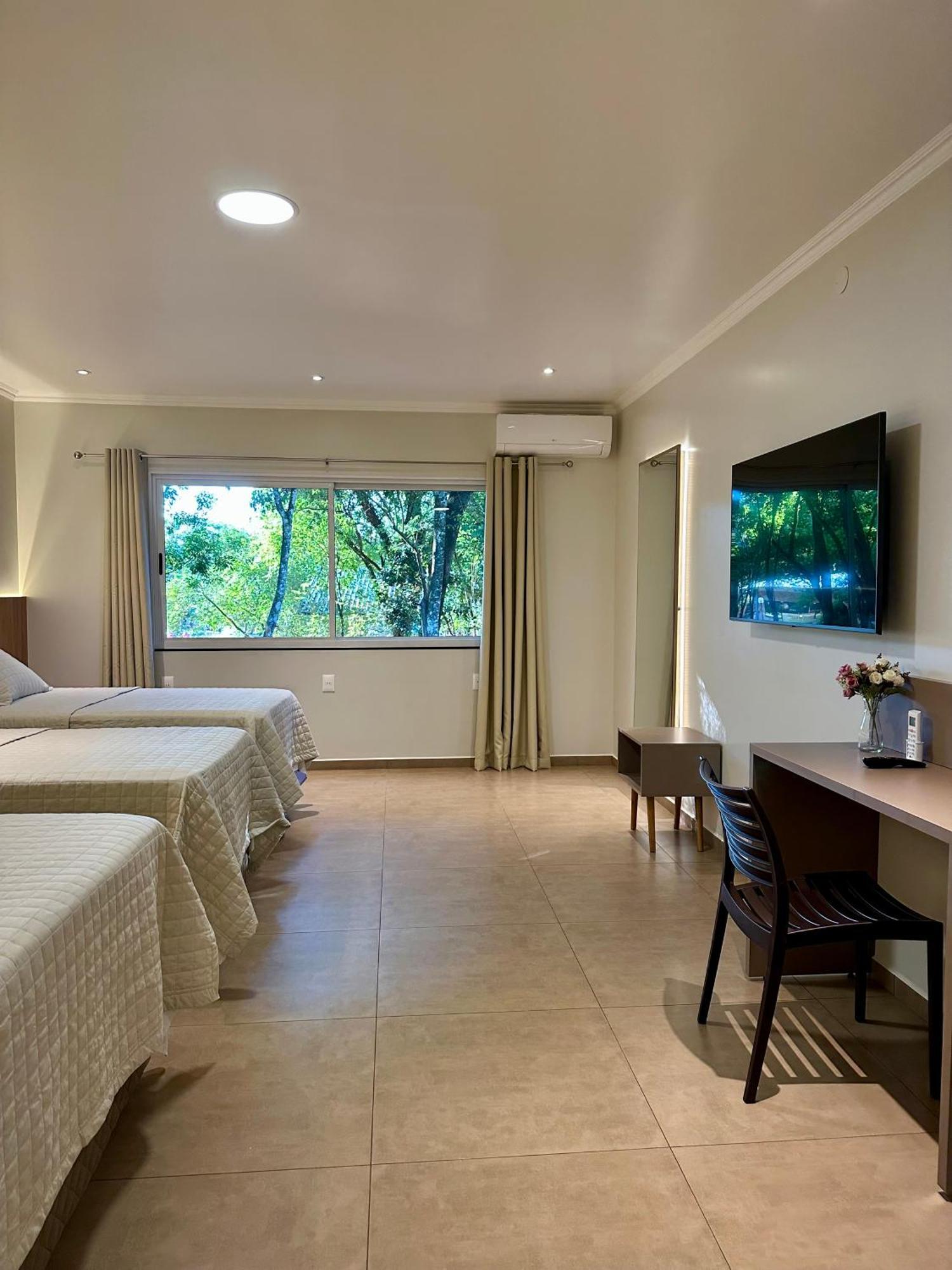 Parque Hotel Manantial Hohenau Esterno foto